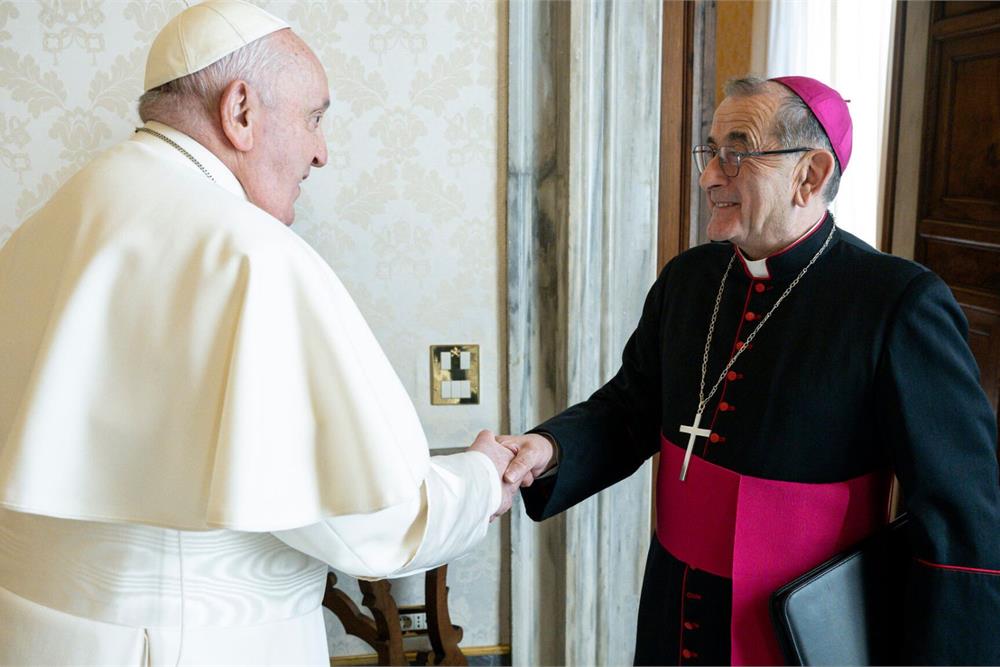 La Chiesa Ambrosiana in lutto. Mons. Delpini: "I vescovi della Lombardia vicini alla Chiesa di Roma".