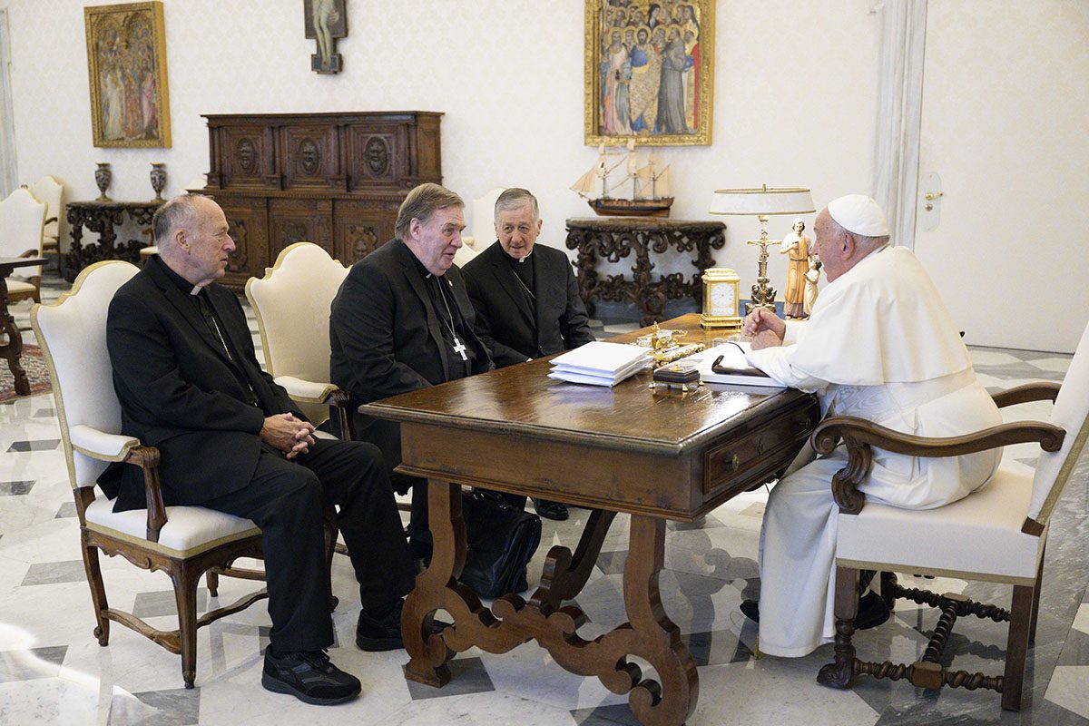 I cardinali Cupich, McElroy e Tobin contro la deriva bellicista: la politica estera USA giudicata alla luce delle parole del Papa