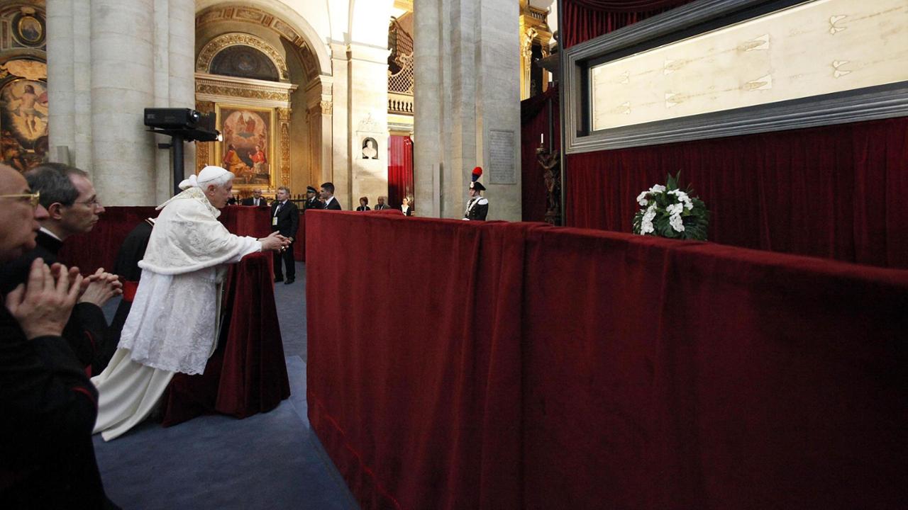 La Sindone e la lunga guerra della Massoneria contro "l'Icona del Sabato Santo"