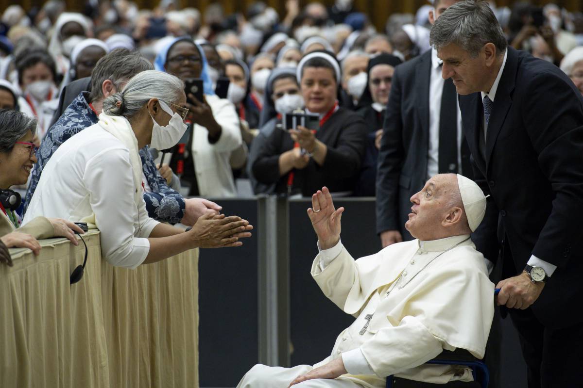 Il Papa ancora al Gemelli. I medici: «Condizioni cliniche stazionarie»