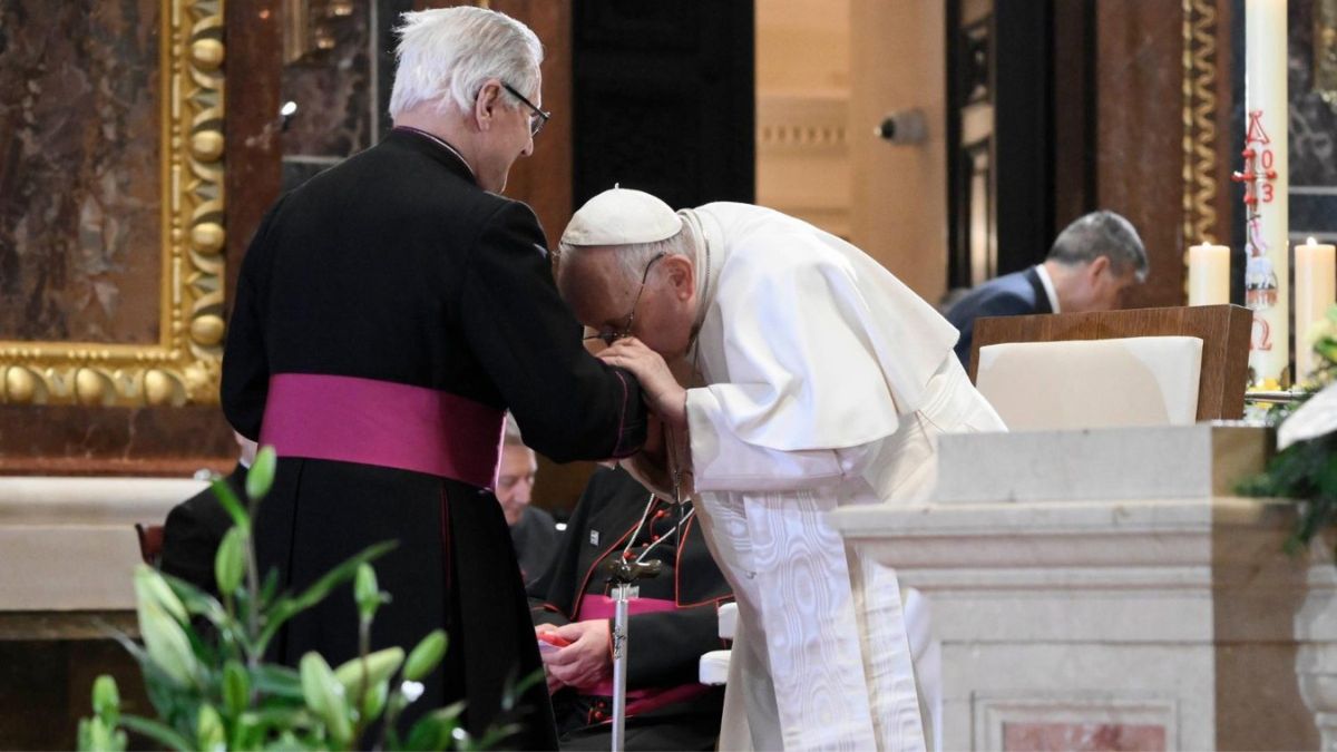 Il Papa ai sacerdoti ungheresi: "Tornare a Cristo!"