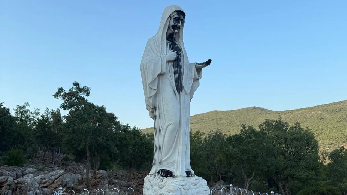 Medjugorje, notte di sfregi: statue profanate e altare dato alle fiamme