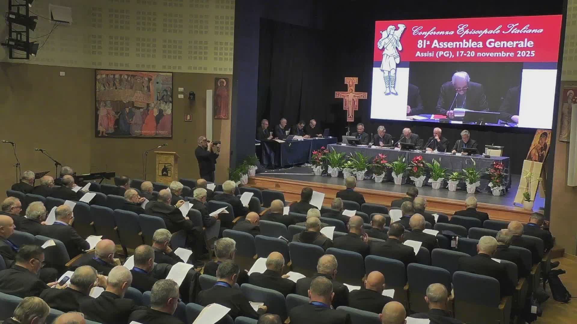Assisi. Repole spinge per una “nuova” Chiesa e mette in guardia dal pericolo di strutture che soffocano l’annuncio