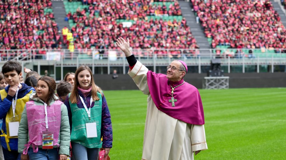 Lo sguardo su Gesù. L'invito di Mons. Delpini ai 50mila giovani a San Siro