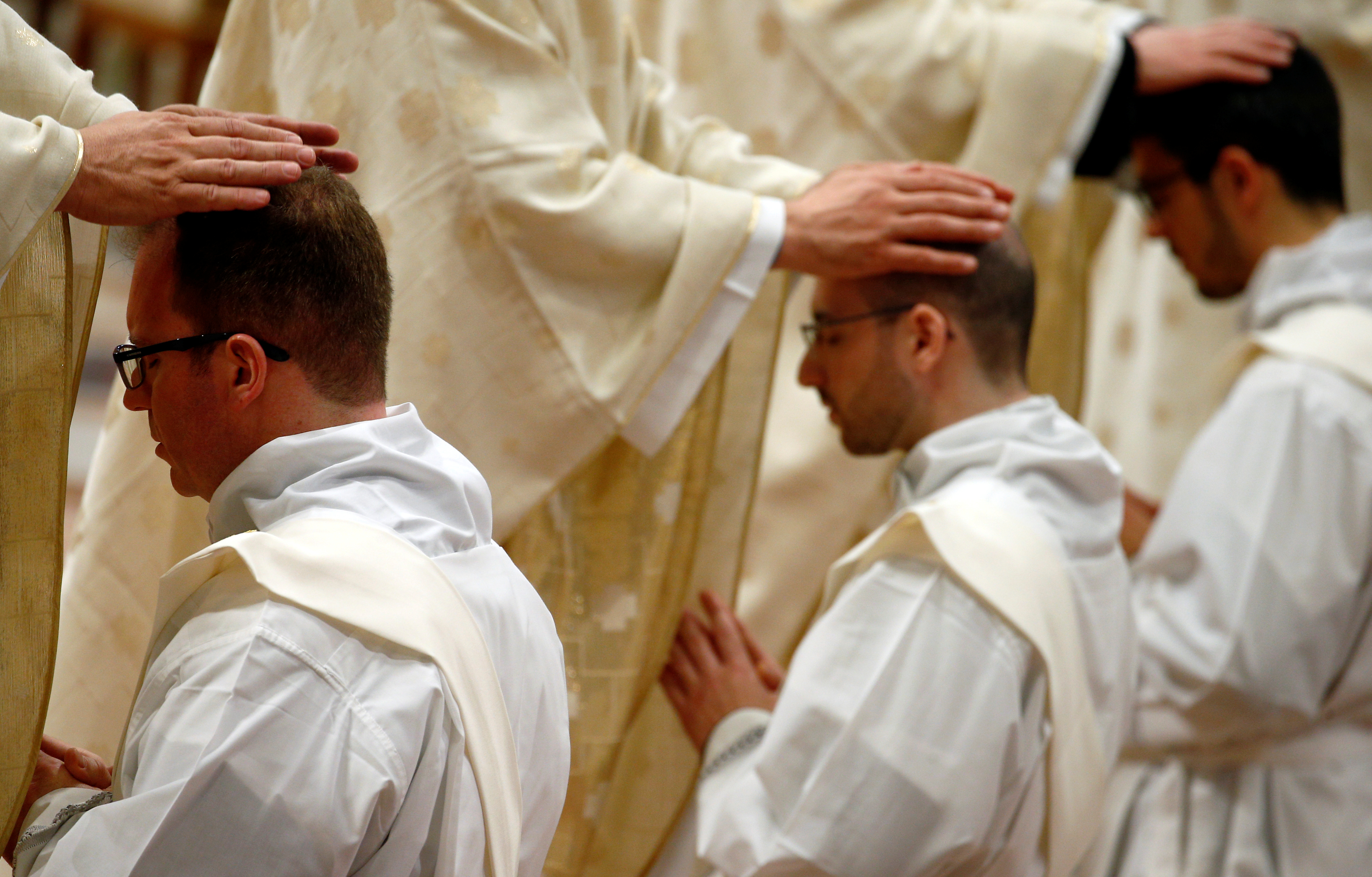 Ordinazione sacerdotale bloccata. Laici diffamatori e chierici obiettivi