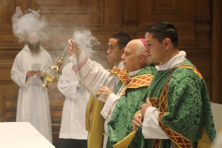 Il sacerdote leader o servo?