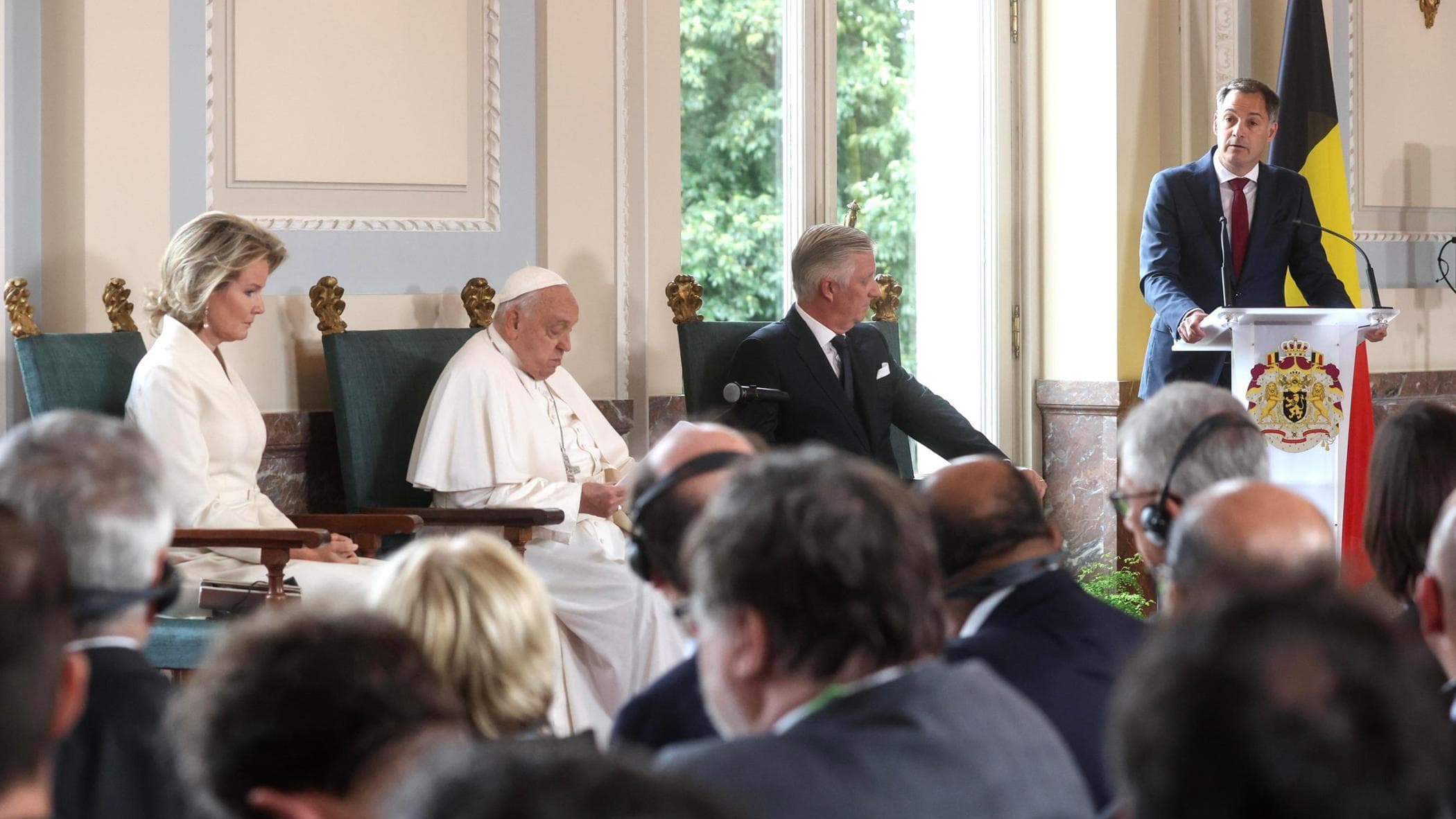 Il Premier belga convoca il Nunzio. Gravi attacchi al Papa. Intervenga il Re in difesa della libertà