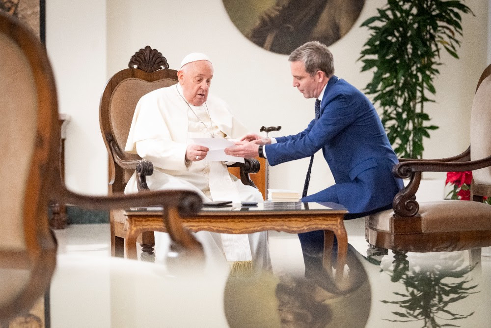 Papa Francesco: «Nel 2005 il mio candidato era Ratzinger». Mentire sapendo di non poter essere contraddetti
