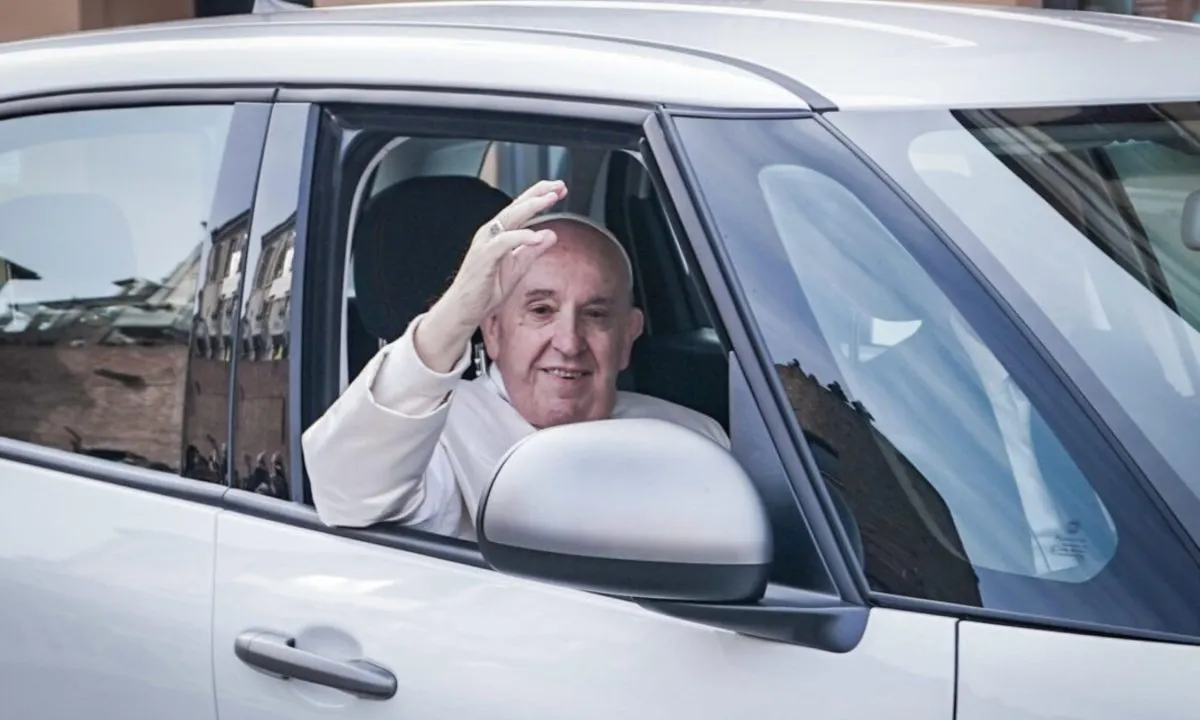 Papa Francesco al Gemelli per accertamenti