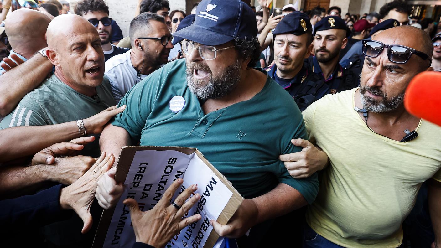 Adinolfi parla nonostante i domiciliari. Il senso delle misure cautelari?