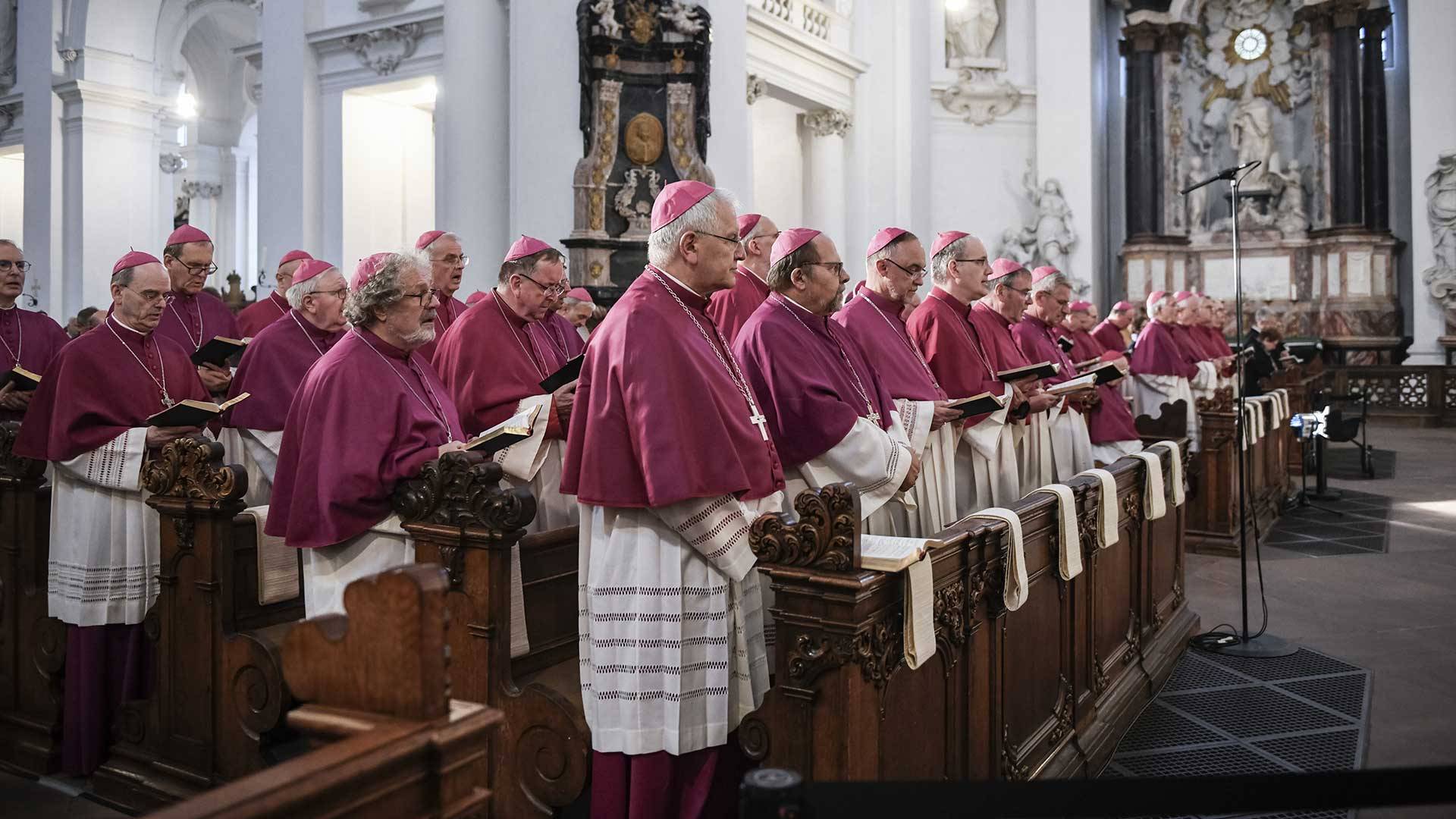 The German Church continues to empty out while pursuing social experiments