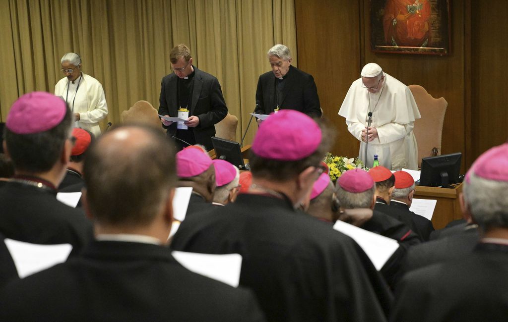 Papa Francesco alla CEI: Castellucci no!