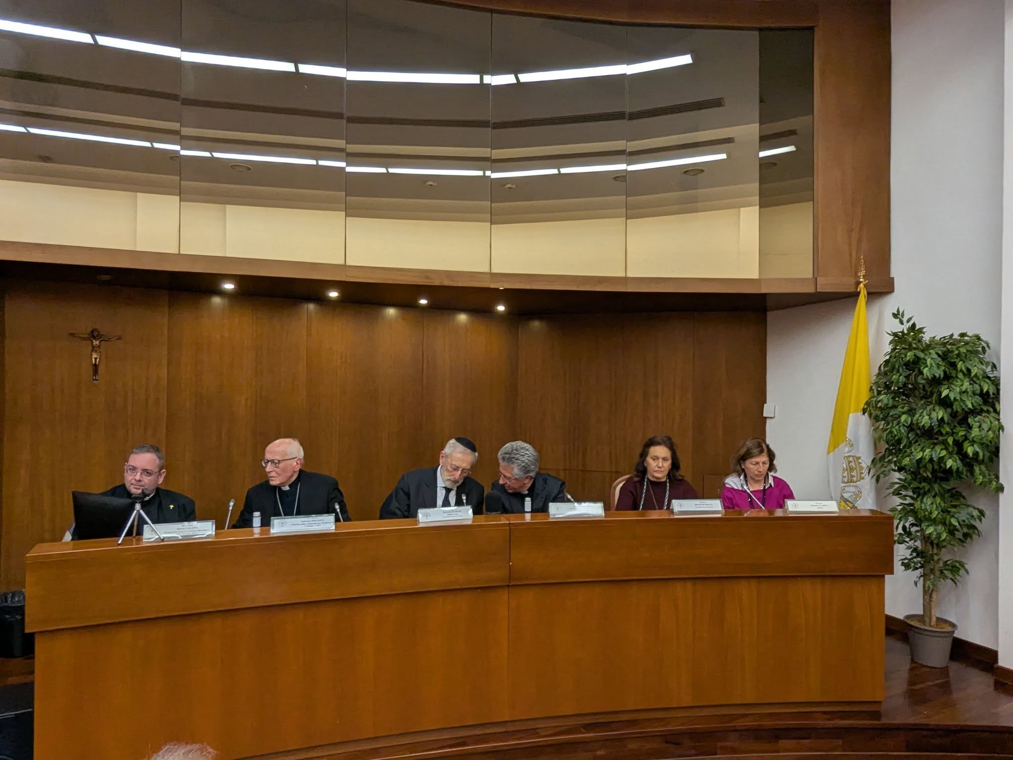 Di Segni fa propaganda pro Israele dalla cattedra dell'Università del Papa e lo attacca spudoratamente