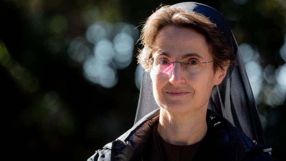 Suor Raffaella Petrini nomina 5 membri nella Commissione sull’Intelligenza Artificiale