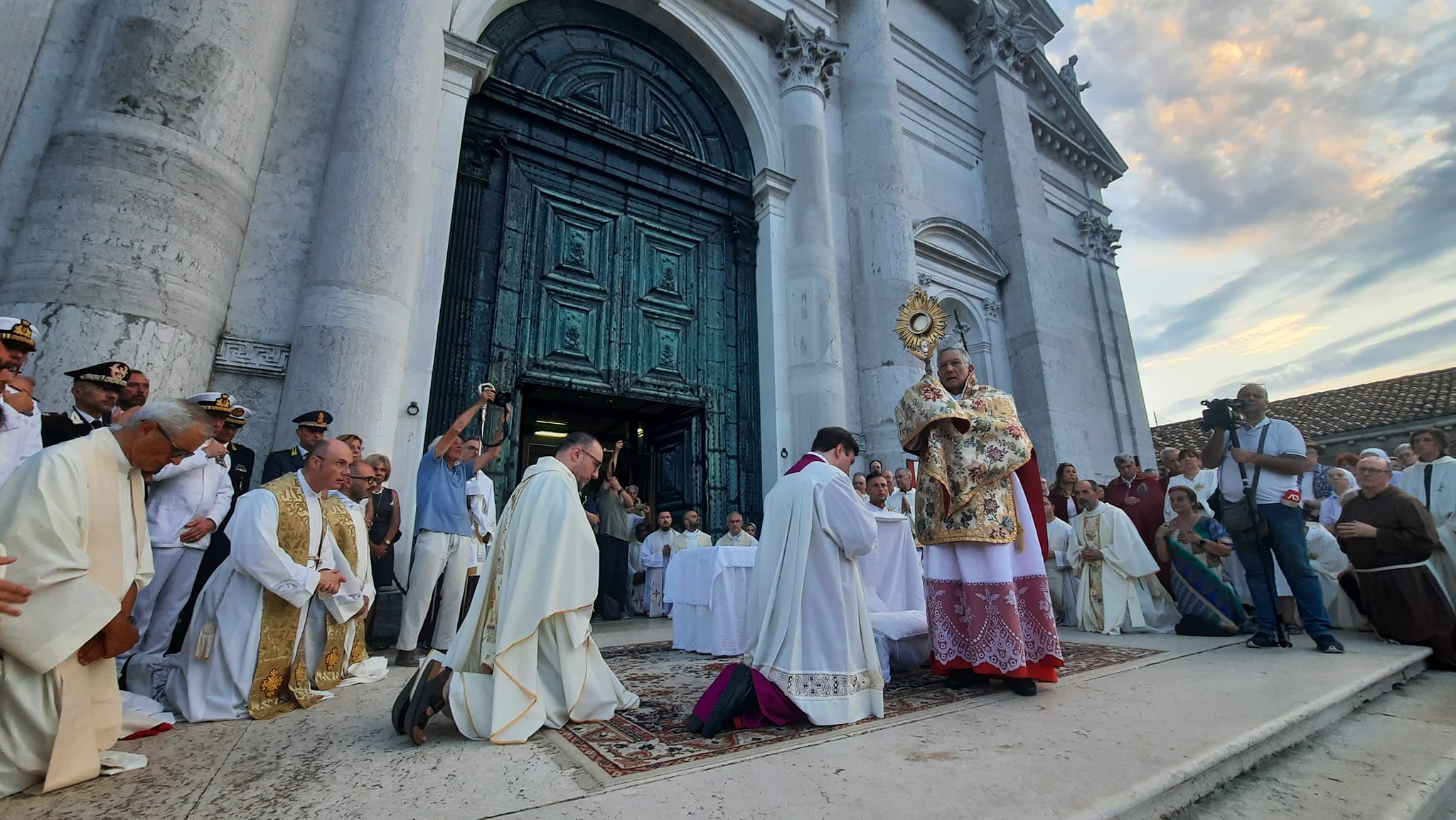 Il Patriarca di Venezia: «L'Eucaristia plasma la comunità e non viceversa»