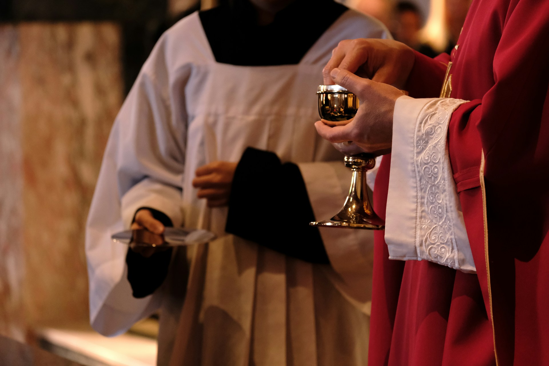 Il prete che si consuma o il prete che arde