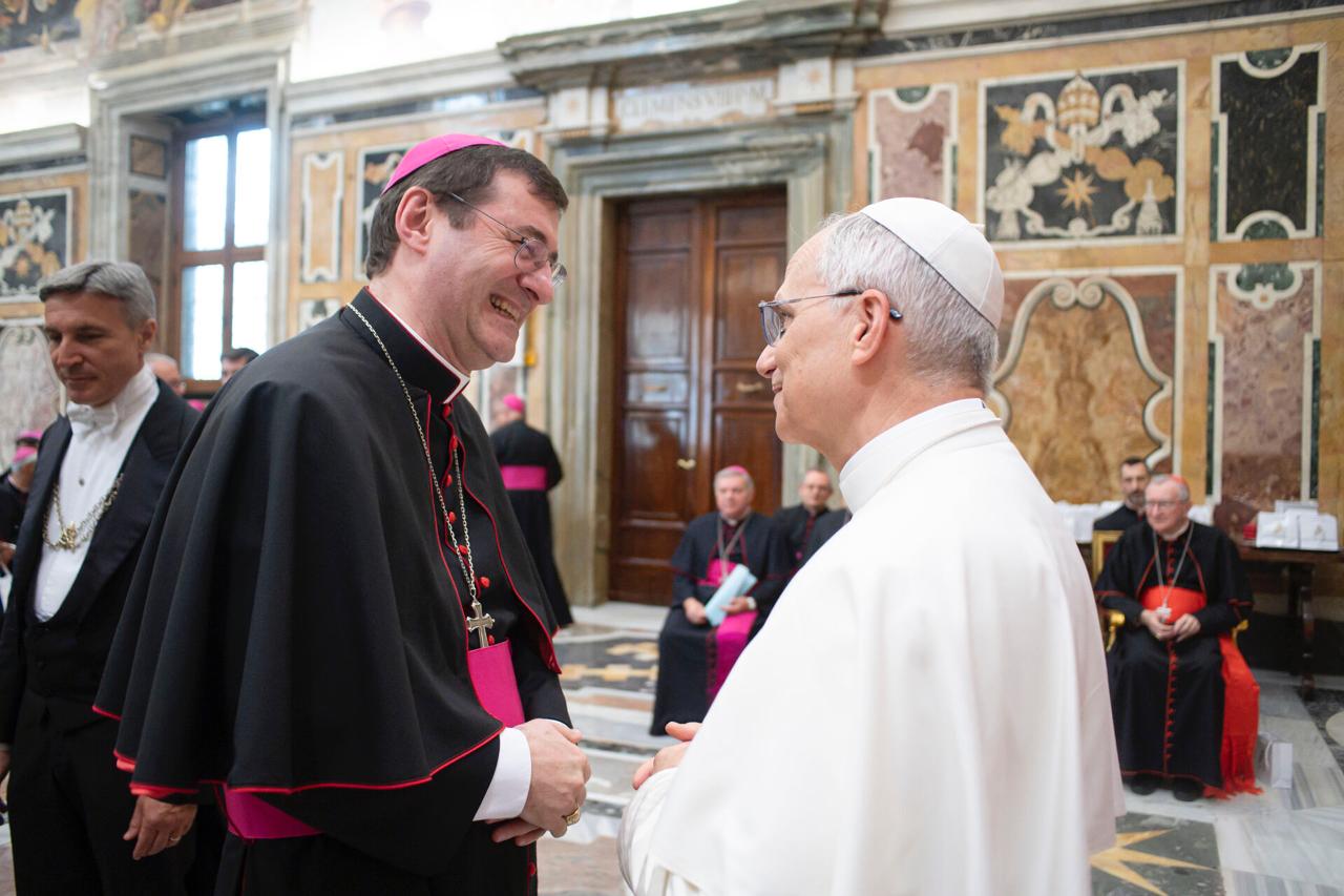 Più lingue moderne nella Curia di Leone XIV