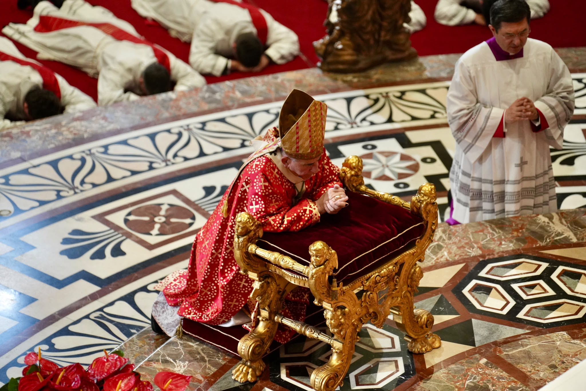 «Cristo è tutto per noi»: Delpini ordina dodici nuovi preti per Milano