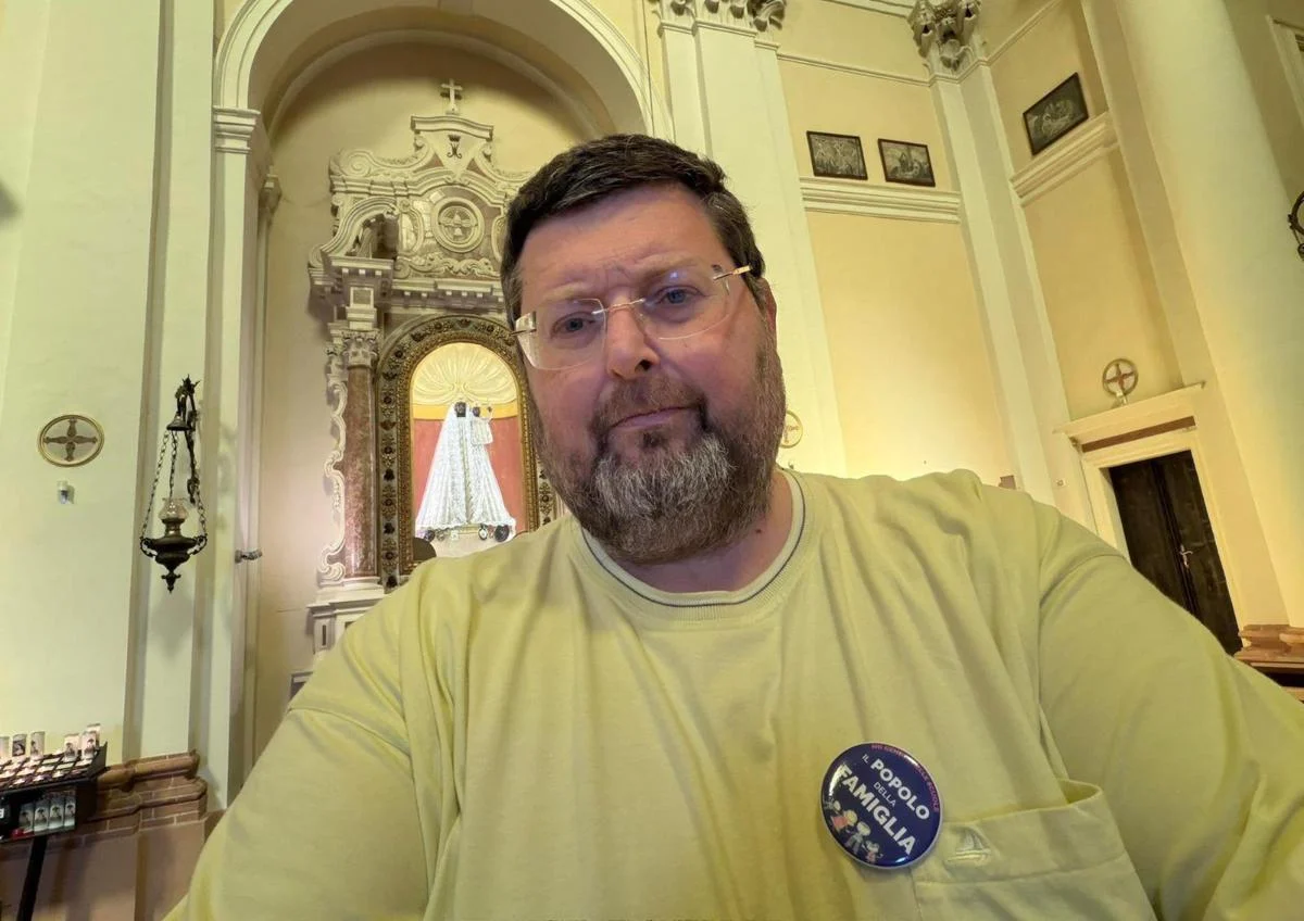 Mario Adinolfi condannato a pagare 20 mila euro per i post discriminatori