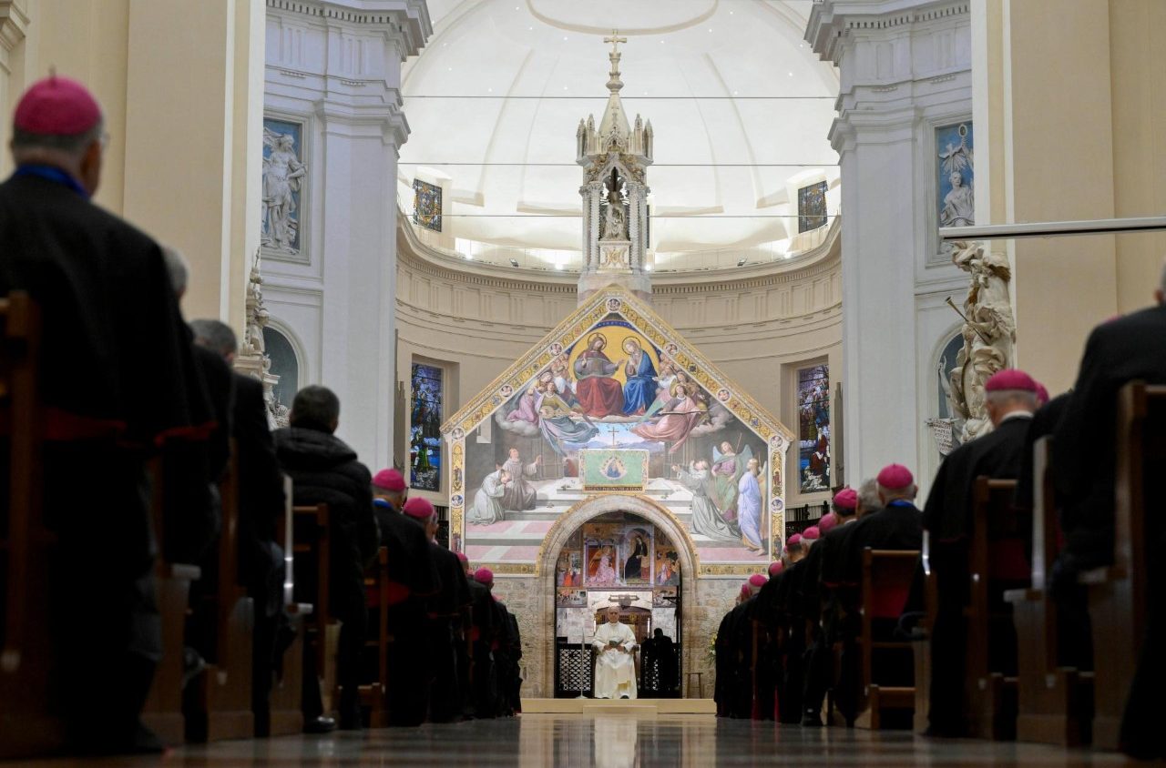 Assisi. Leone XIV dice basta alle proroghe "ad personam": «Si rispetti la norma dei 75 anni»