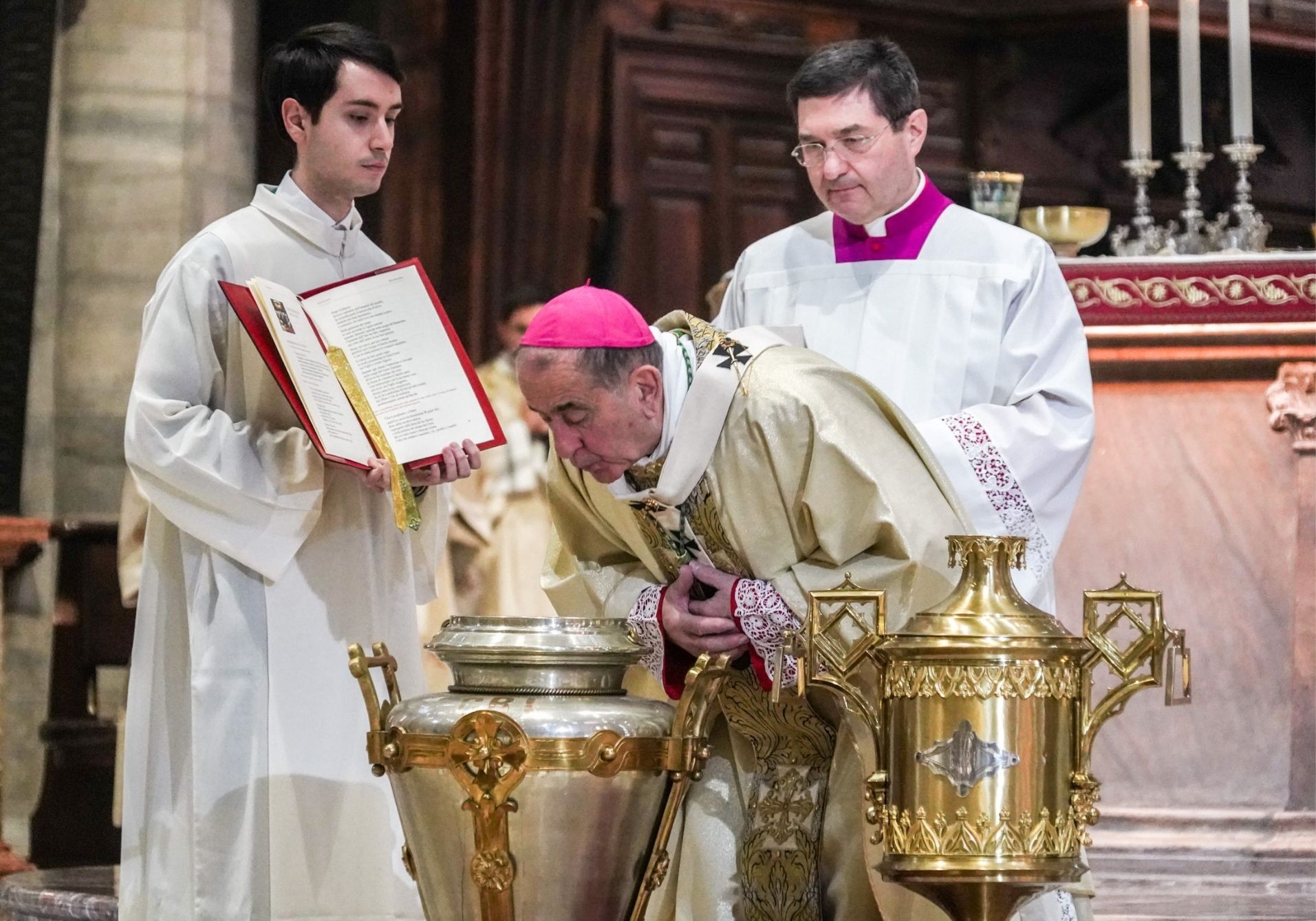 Milano. Mons. Delpini ai presbiteri: «Mentre ungiamo le ferite degli altri sperimentiamo che lo Spirito continua a prendersi cura delle nostre»