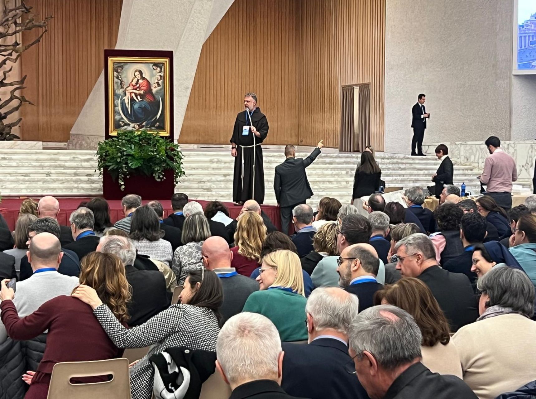 Sinodo. Nell'Aula Paolo VI volano gli stracci