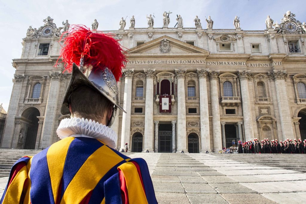 Avete mai visto una serie tv comica? Il processo in Vaticano è alla 5 puntata