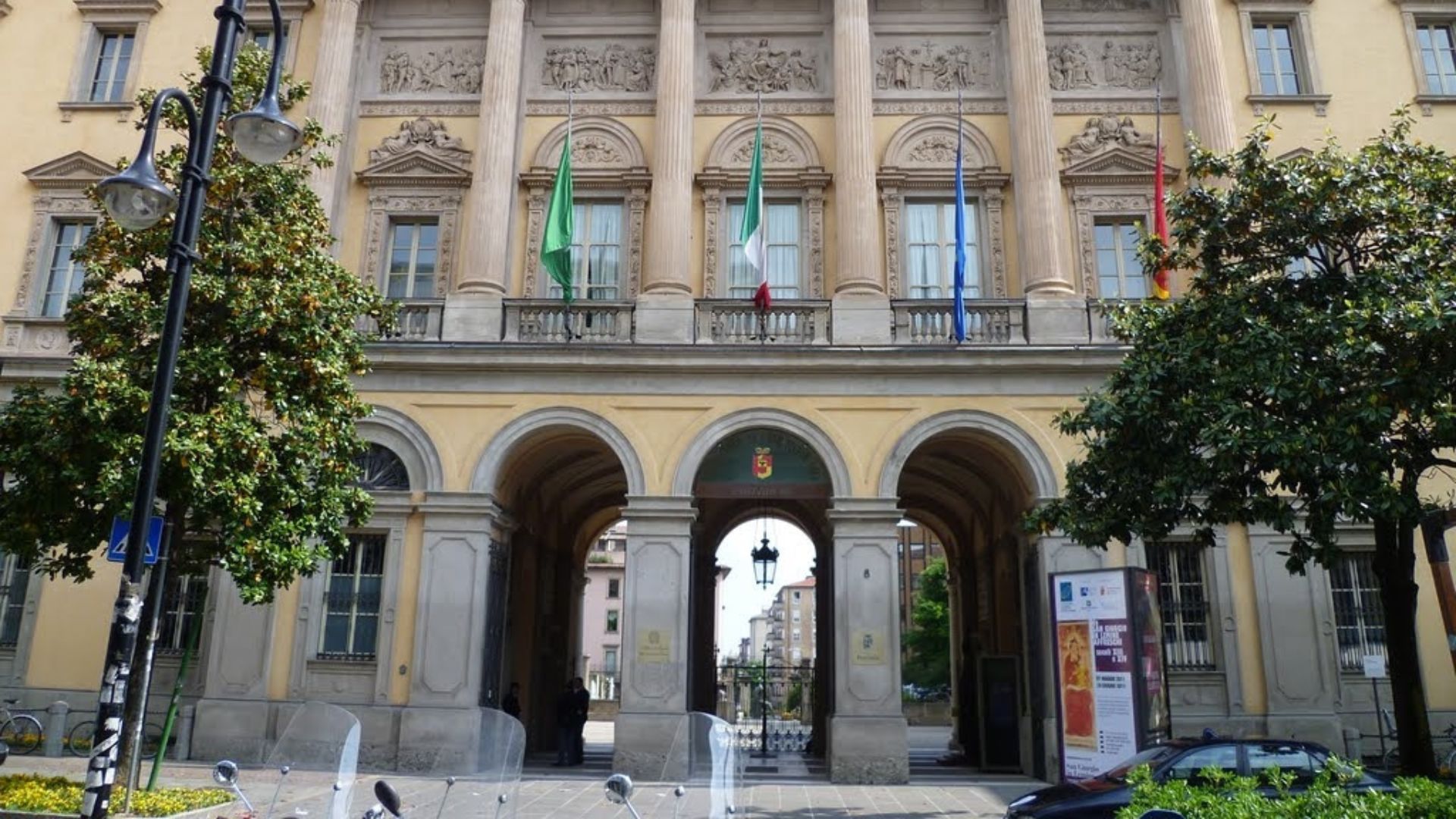 Migranti, il Governo abdica e chiede alla Chiesa di supplire