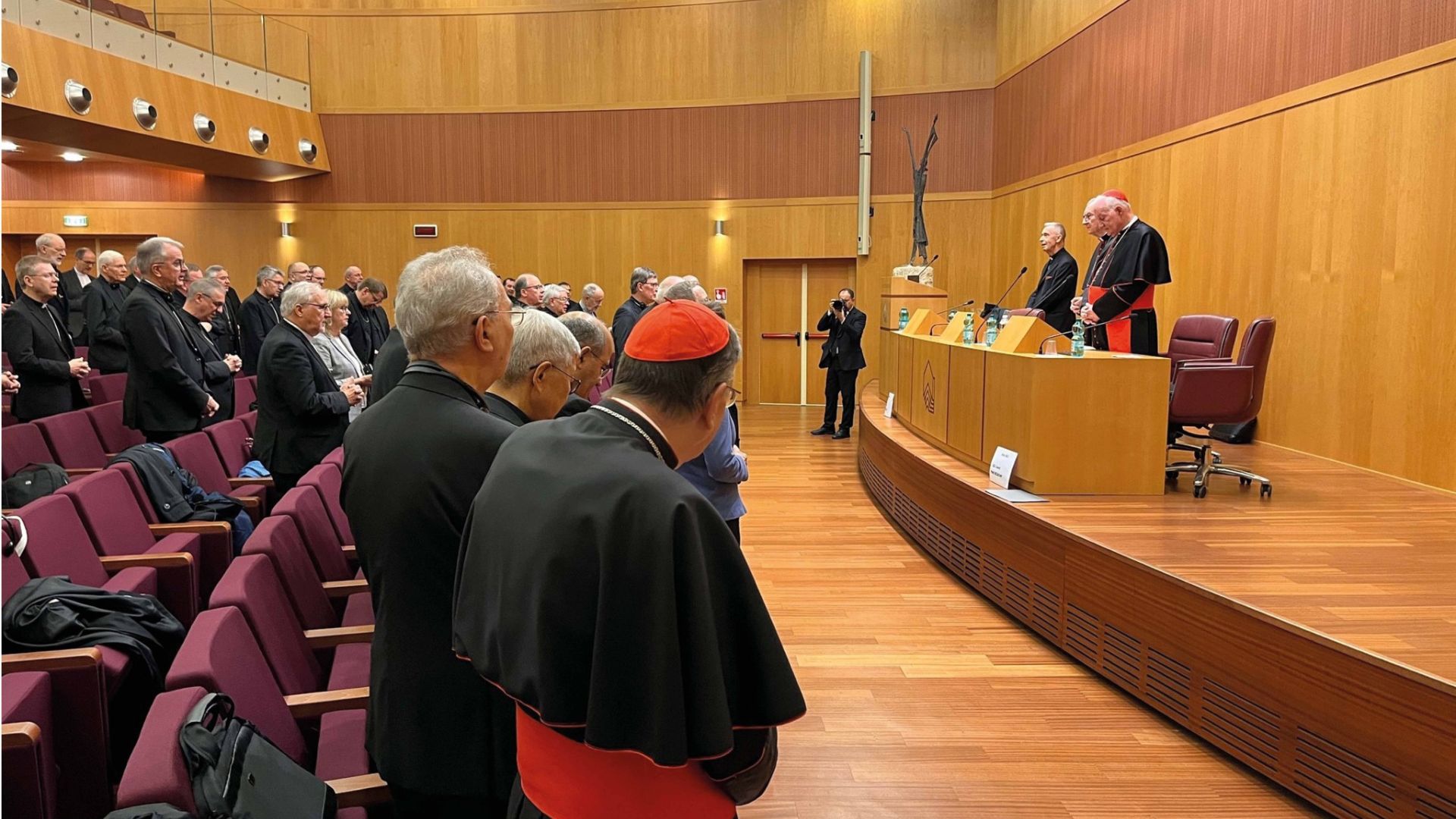 Le regole le detto io. Bätzing gioca con il fuoco