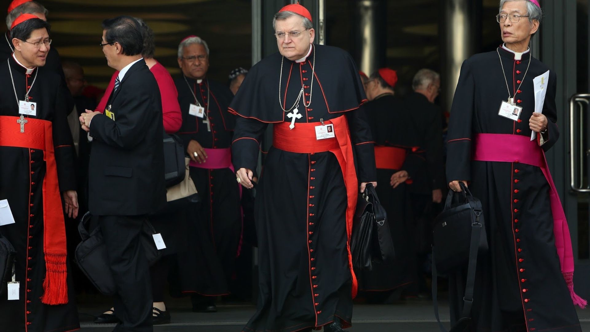 La questione Burke diventa un problema serio in Vaticano