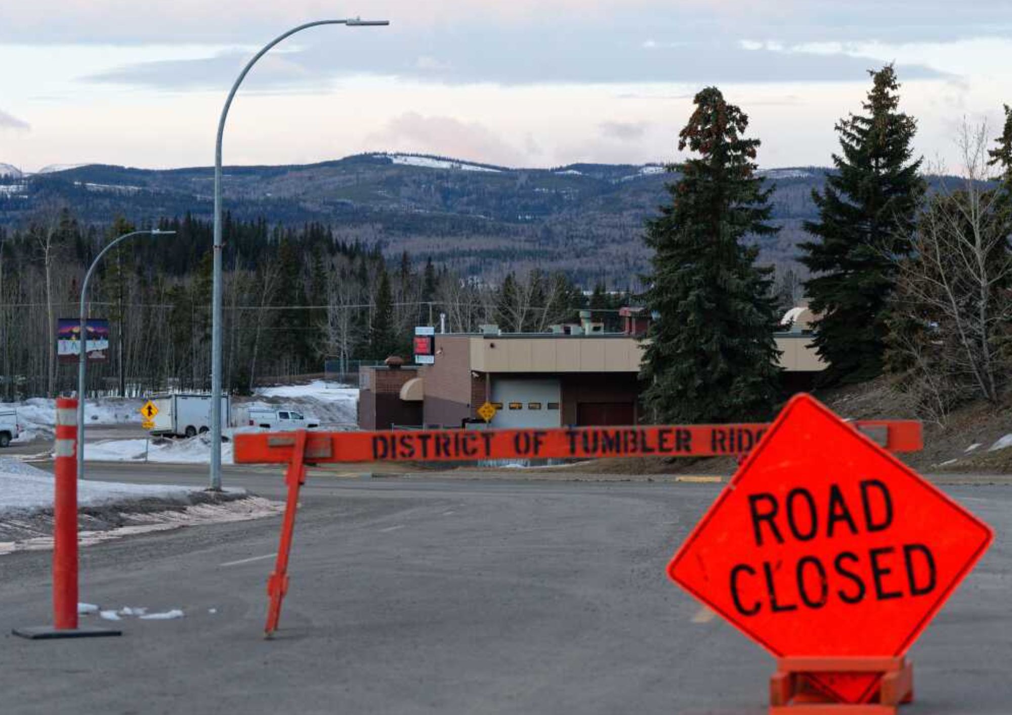 Tumbler Ridge, strage nella scuola: otto morti, sei sono minori