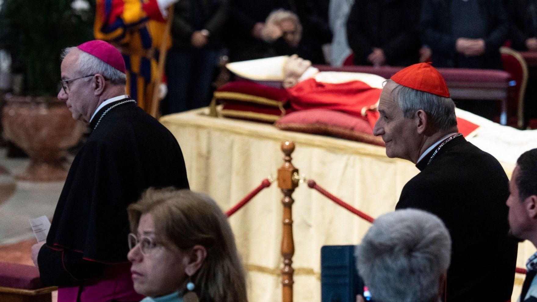 La presidenza CEI: «Tacciano le armi. Preghiamo per la Pace». Gli auguri ai presuli italiani
