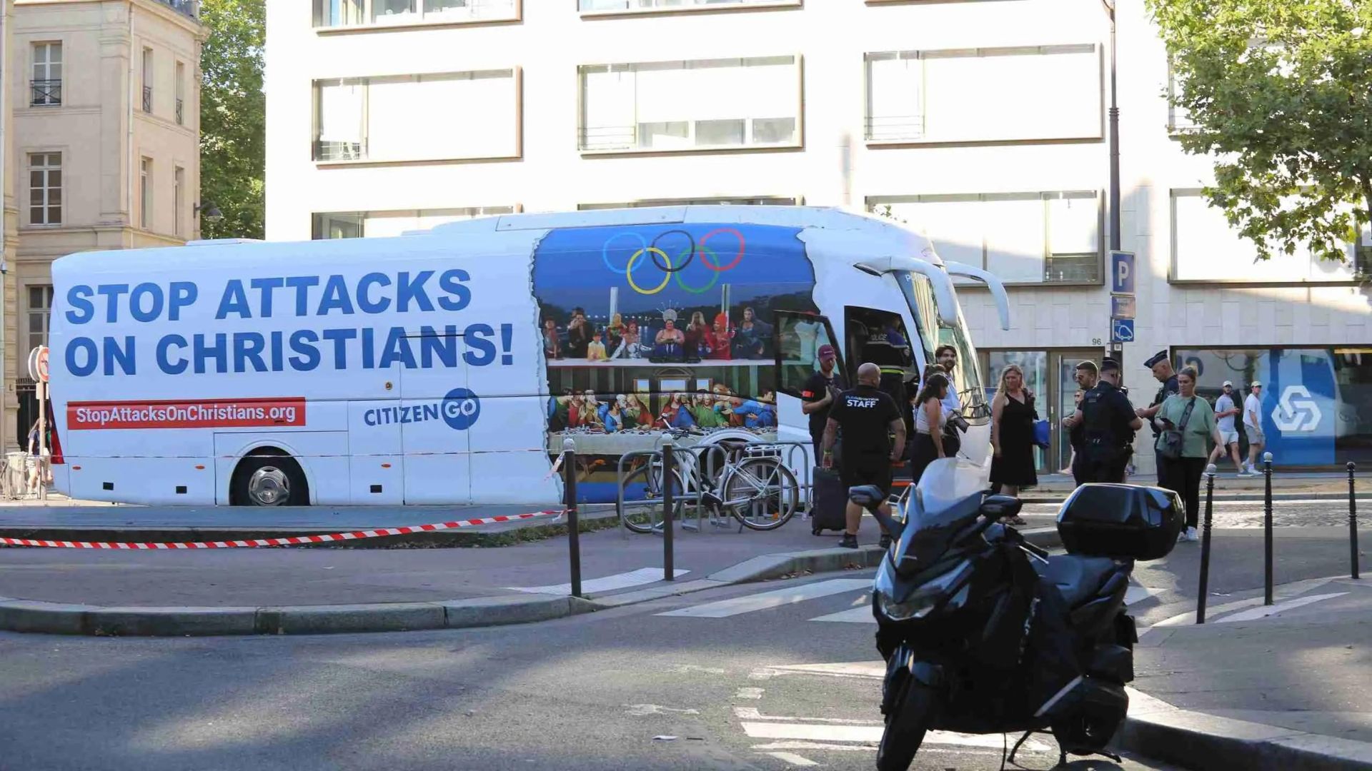 Parigi. Manifestanti cristiani arrestati per aver protestato contro l'ultima cena queer