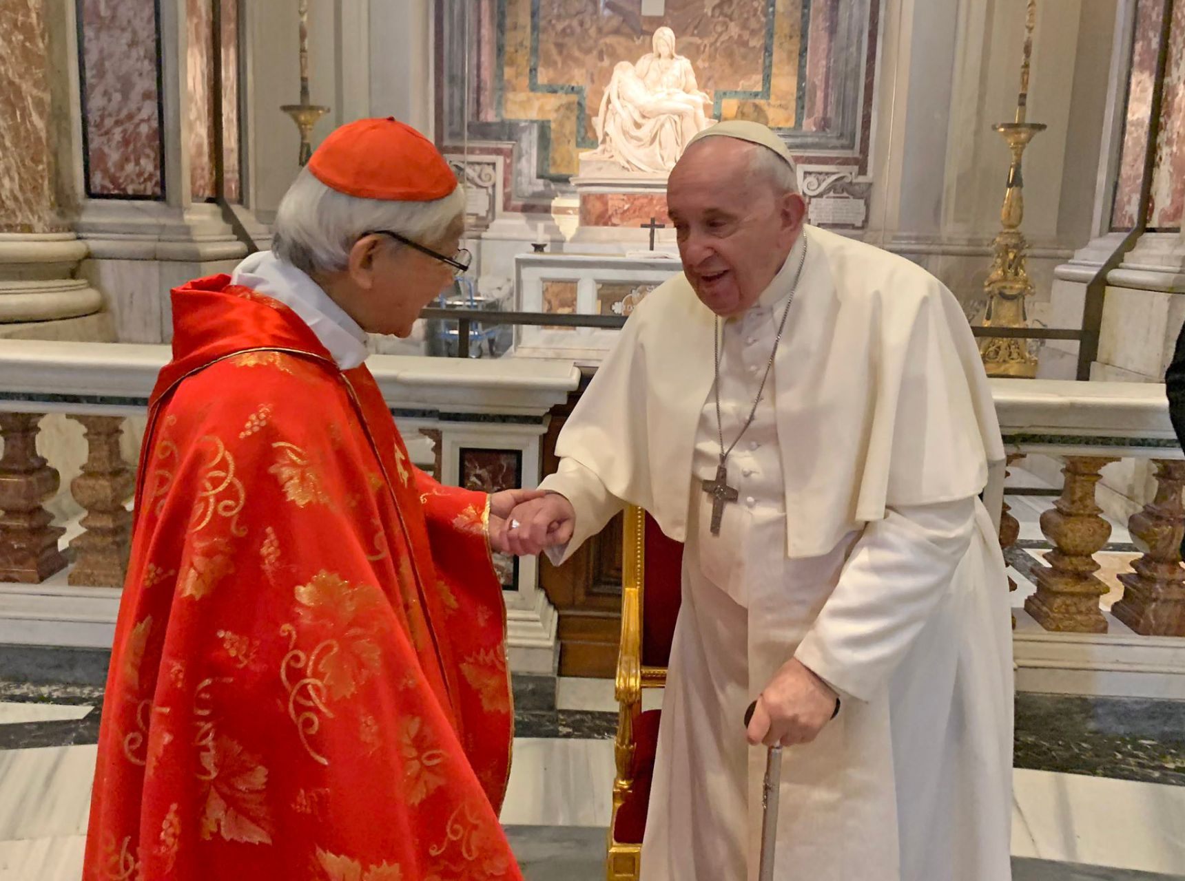 La corsa al Conclave parte zoppa: i cardinali delle periferie protestano