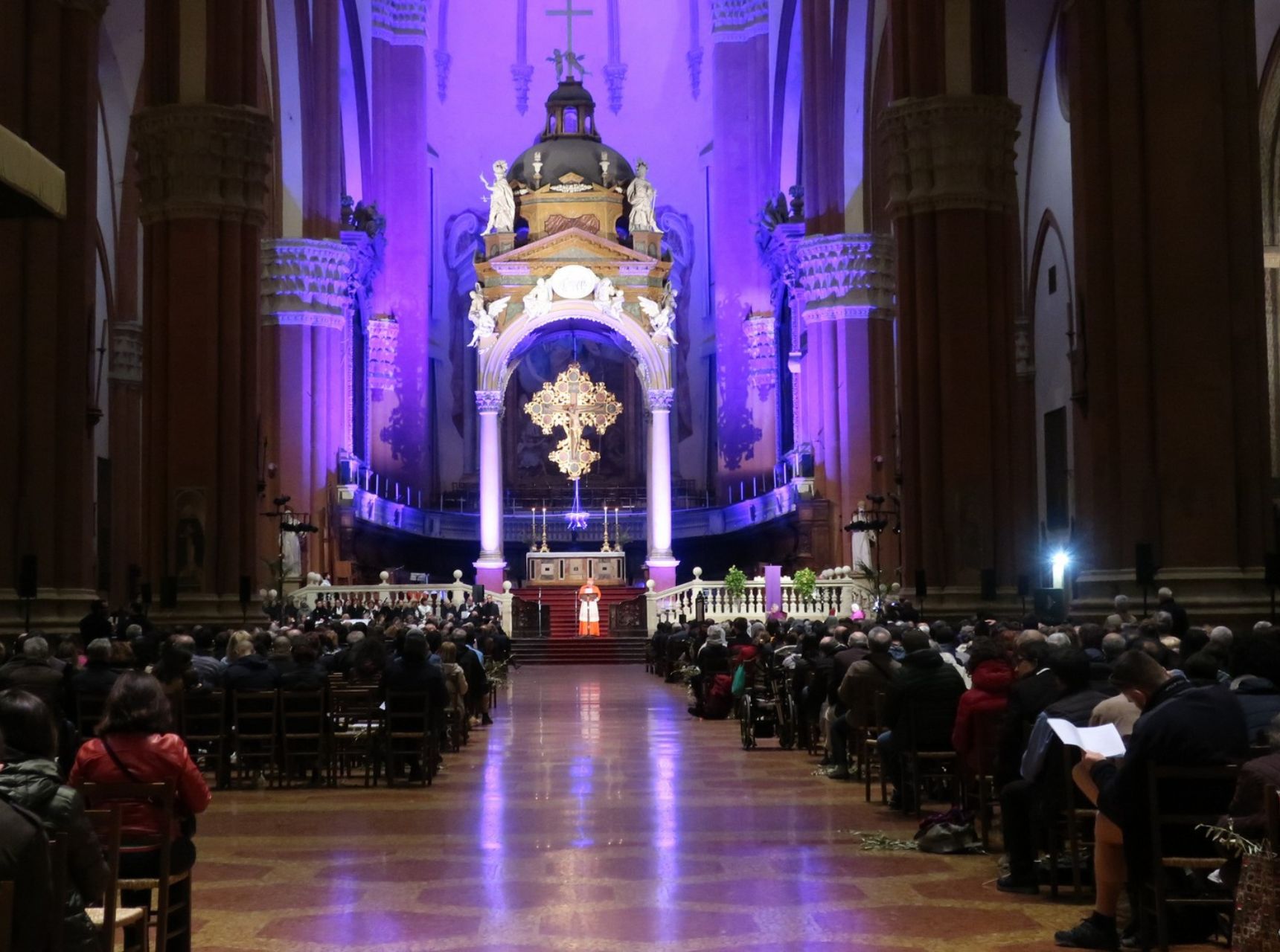 Giovani. Quando la fede fa spettacolo. Vogliamo celebrare o impressionare?