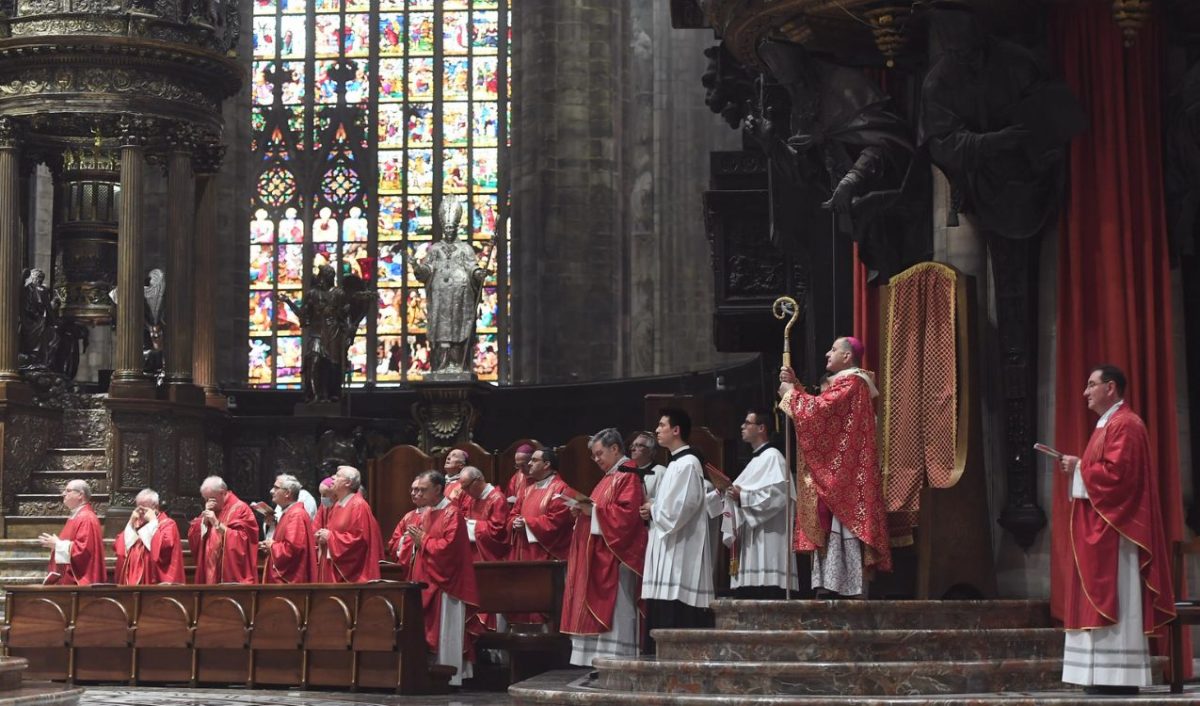 Delpini ai novelli sacerdoti: "Voi, pochi come siete, imperfetti come siete, andate a cantare la gloria di Dio"