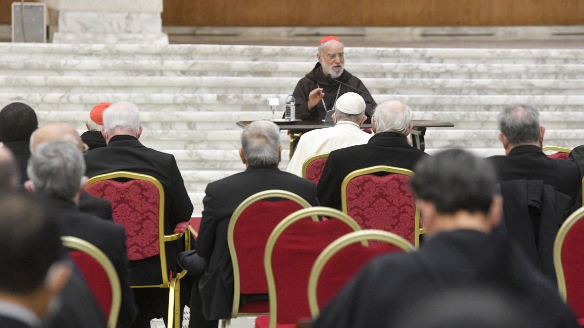 IV Predica di Quaresima. Cantalamessa: "I giovani chiedono di essere trasportati fuori dalla banalità del quotidiano"
