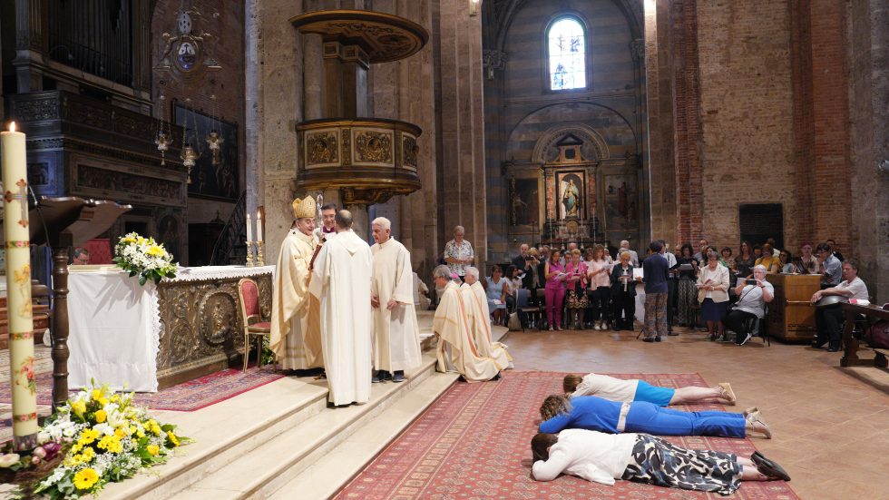 Tre nuove consacrate nell’Ordo Virginum a Milano. Delpini: "Presenza discreta"