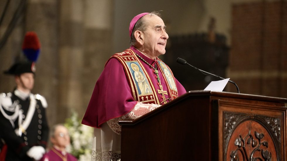 Sant'Ambrogio. L'Arcivescovo alla città: «Lasciate riposare la terra! La gente è stanca dei rapporti ridotti a esperimenti precari»