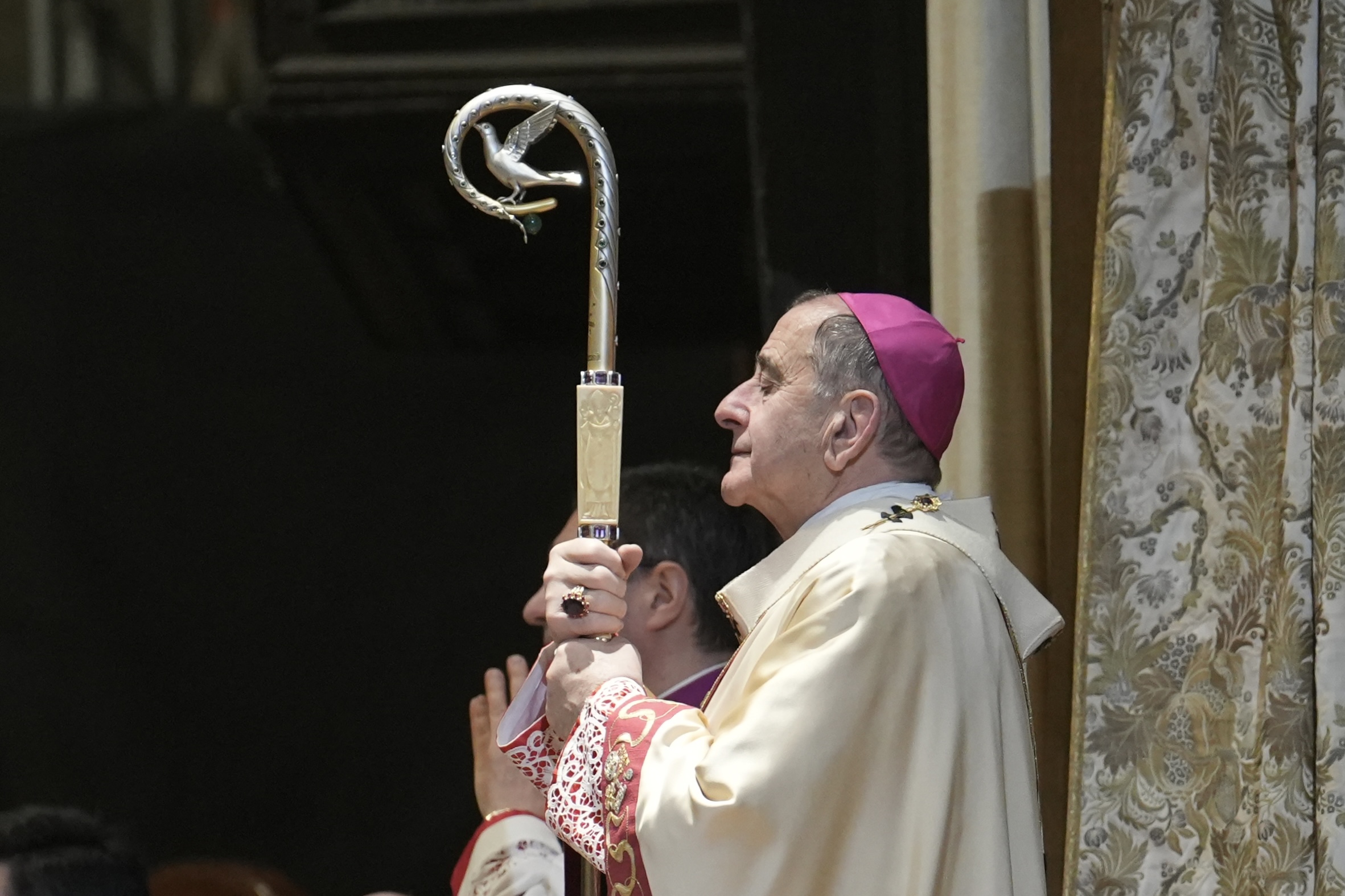 Veglia pasquale in Duomo, Delpini: “È Dio che è all’opera”