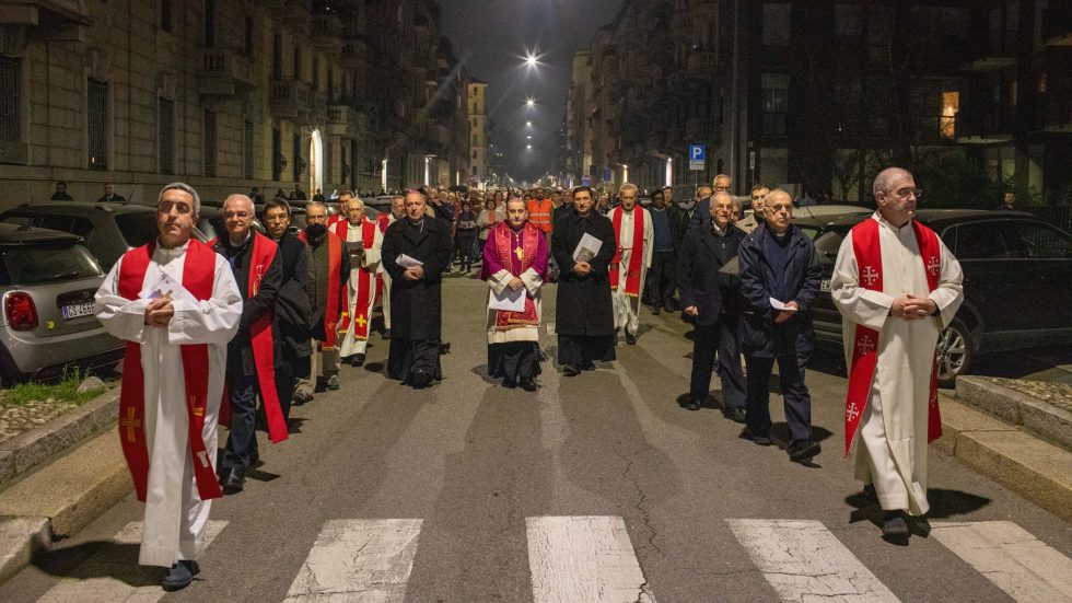 Via Crucis. Delpini: «La sapienza della croce diventa sapienza del vivere, sapienza delle relazioni»
