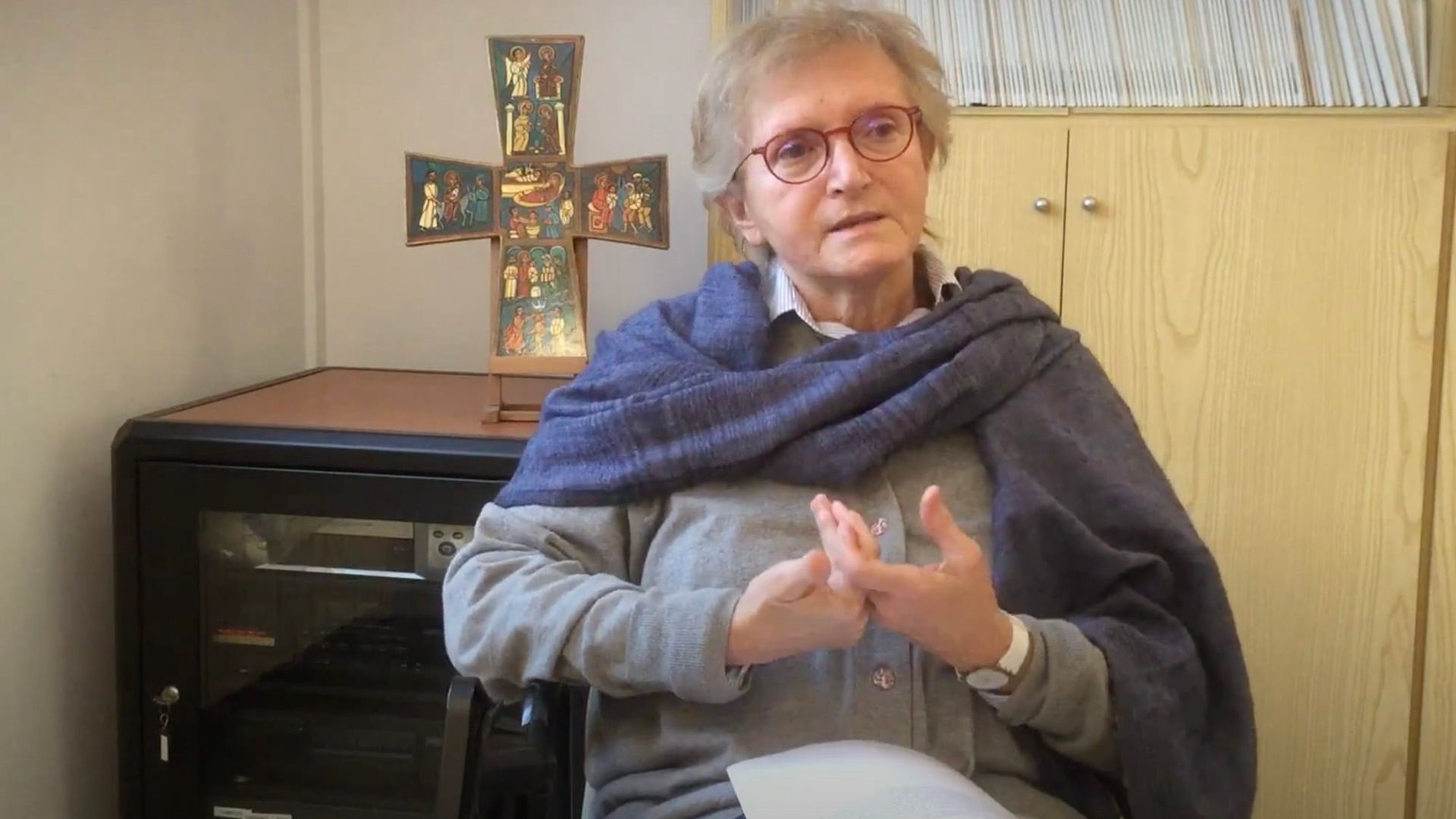 Anna Deodato pontifica contro i preti ambrosiani: "Siete rigidi"