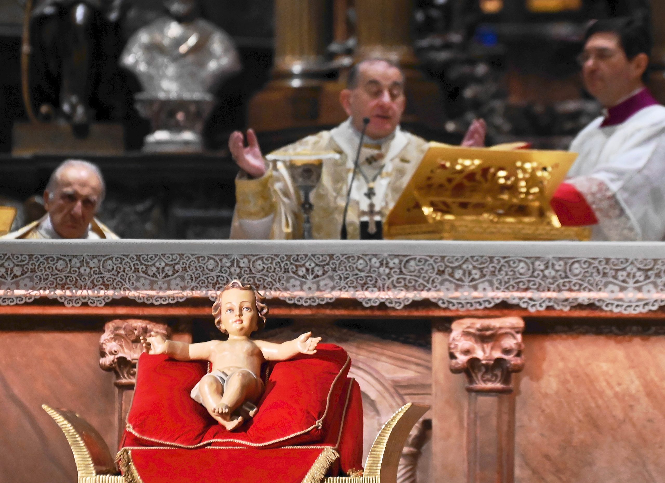 Natale. Mons. Delpini: «Ascoltate la voce dell’angelo e credete nella promessa della gioia»
