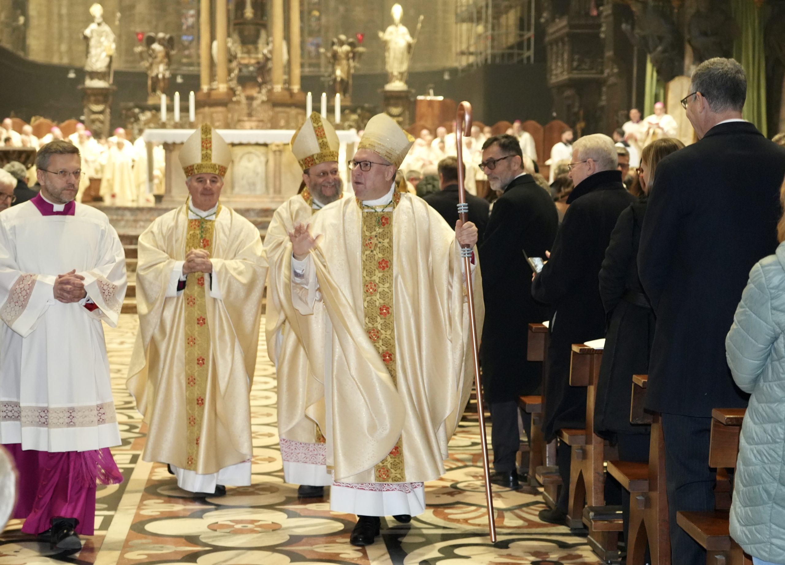 Torriani è vescovo. Mons. Delpini: «L'unica cosa che dovrai fare è stare sotto la croce»