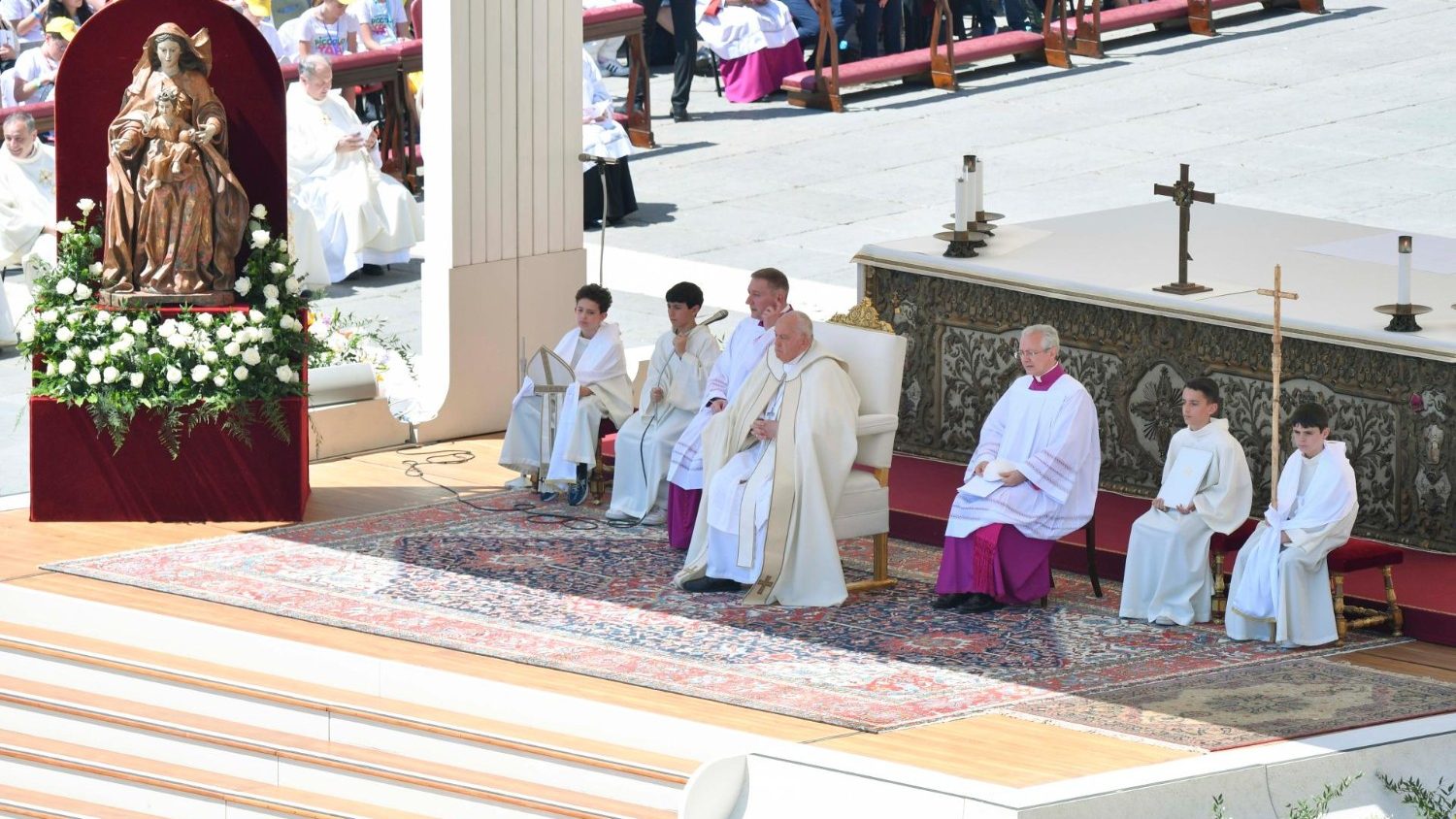 Papa Francesco in Piazza San Pietro: «Lo Spirito Santo è quello che ci accompagna nella vita»