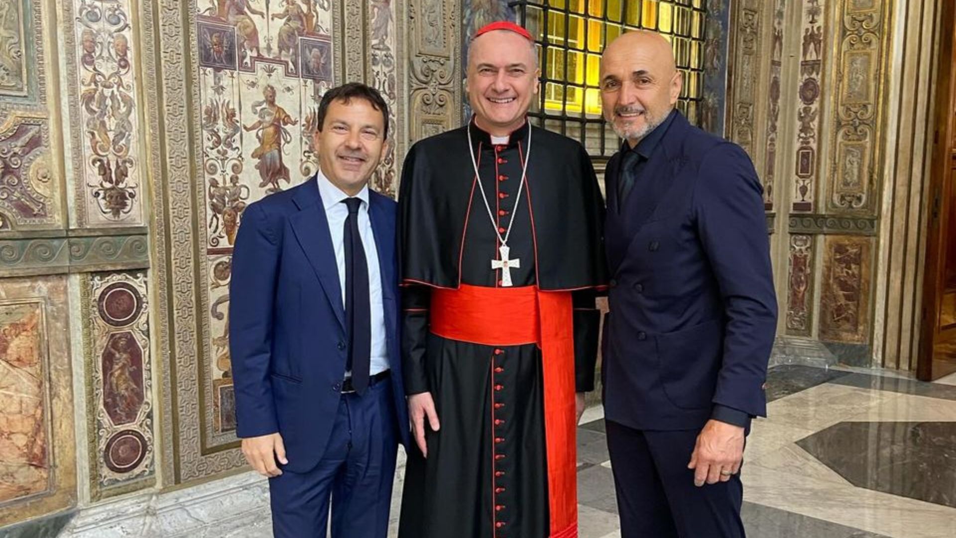 Basilica San Pietro. Continuano le avventure di Gambetti. Prima cacciano i seminaristi e ora cercano ministranti
