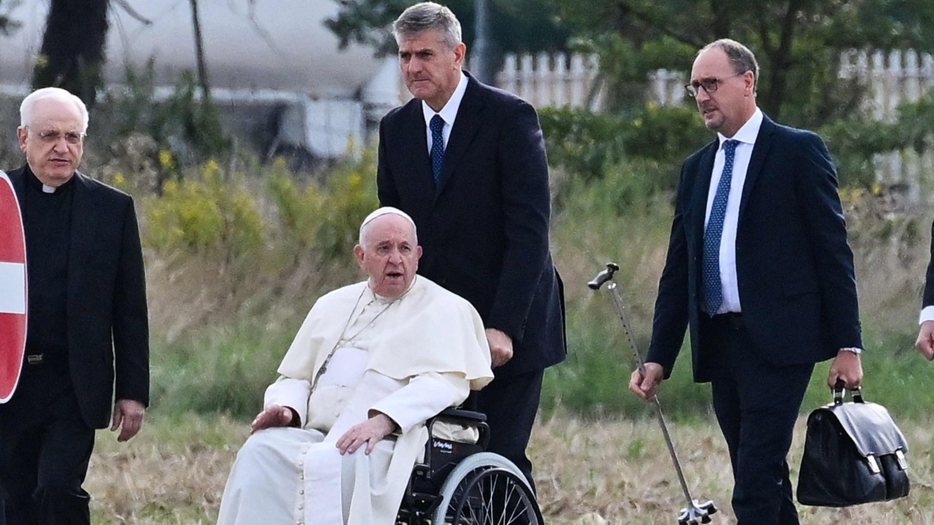 Papa Francesco in lieve miglioramento. Il disastro della comunicazione