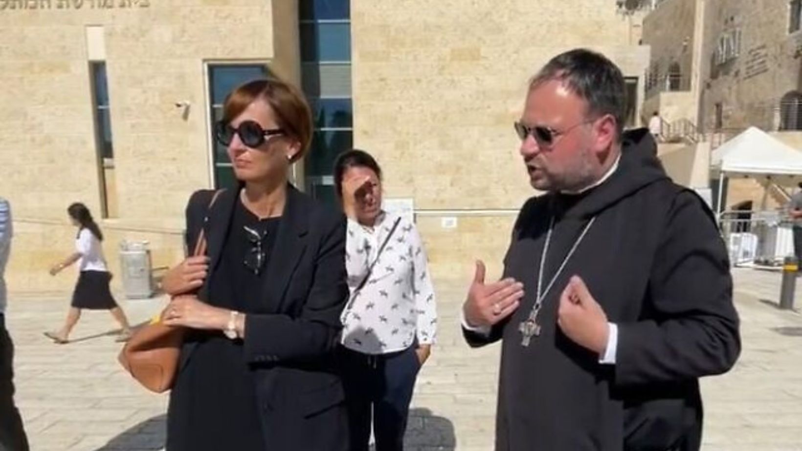 Gerusalemme: abate accusato di provocazione perché indossa la croce pettorale