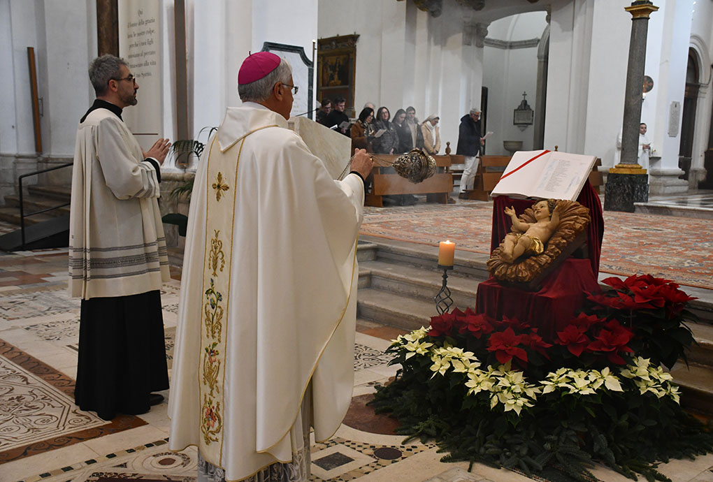 Spoleto. Mons. Boccardo: «Per essere sinceri dobbiamo guardare al Natale senza i filtri dei buoni sentimenti astratti e dei bei discorsi edificanti»