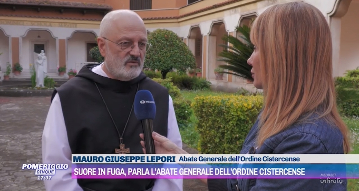 Il Monastero e il microfono: quando i giornalai tradiscono la Verità
